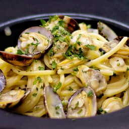 Spaghettoni with clams